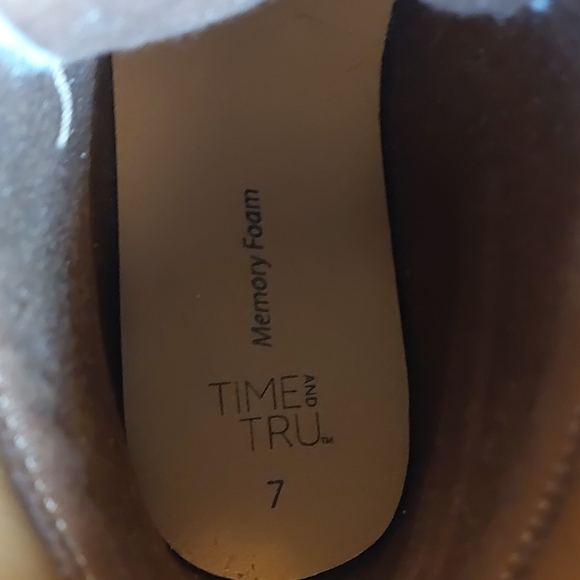 High top hiking boots with memory foam - NWT - Picture 4 of 9